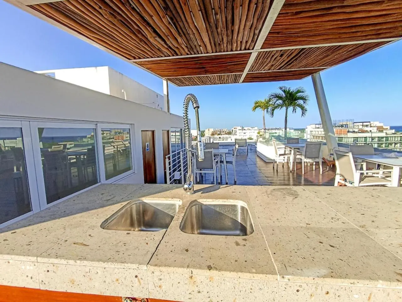 Wide Studio With Sunny Balcony Pool Gym Steps 2 Beach بلايا ديل كارمن 0*,